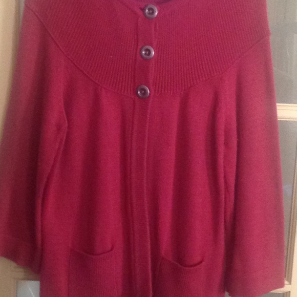 Pretty woman's three button Sweater - Picture 1 of 3
